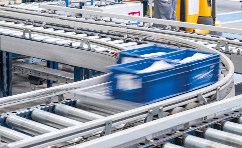 El almacén automatizado para cajas de FPT Industrial opera sin interrupción y con total autonomía