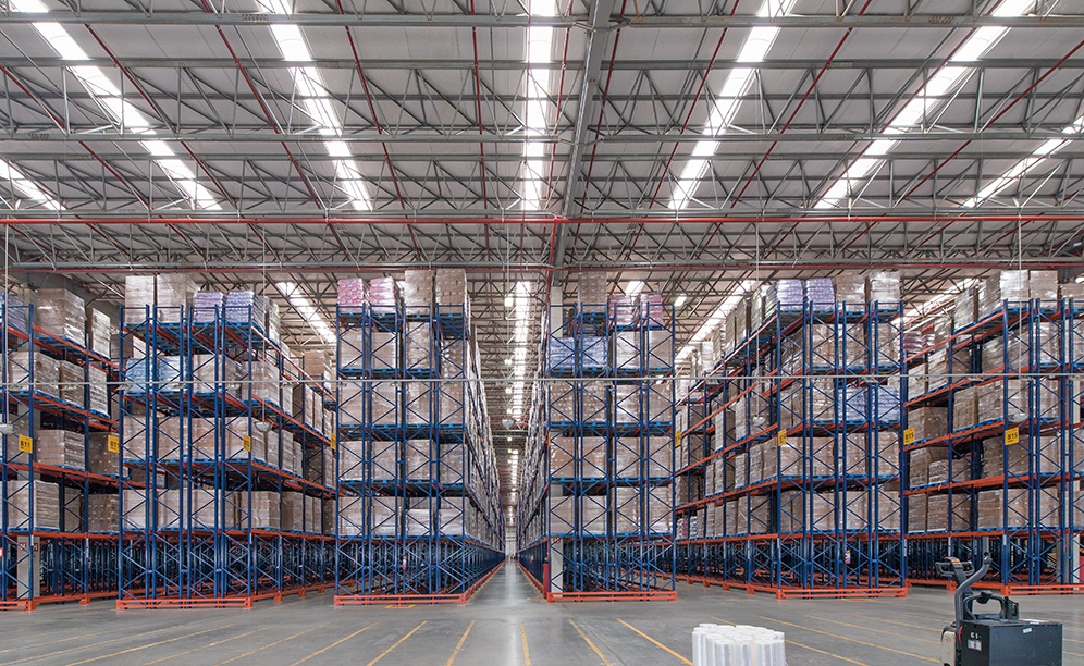 Mecalux ha equipado el almacén de Unilever en Brasil con estanterías de paletización convencional que ofrecen una capacidad de almacenaje para 83.569 tarimas