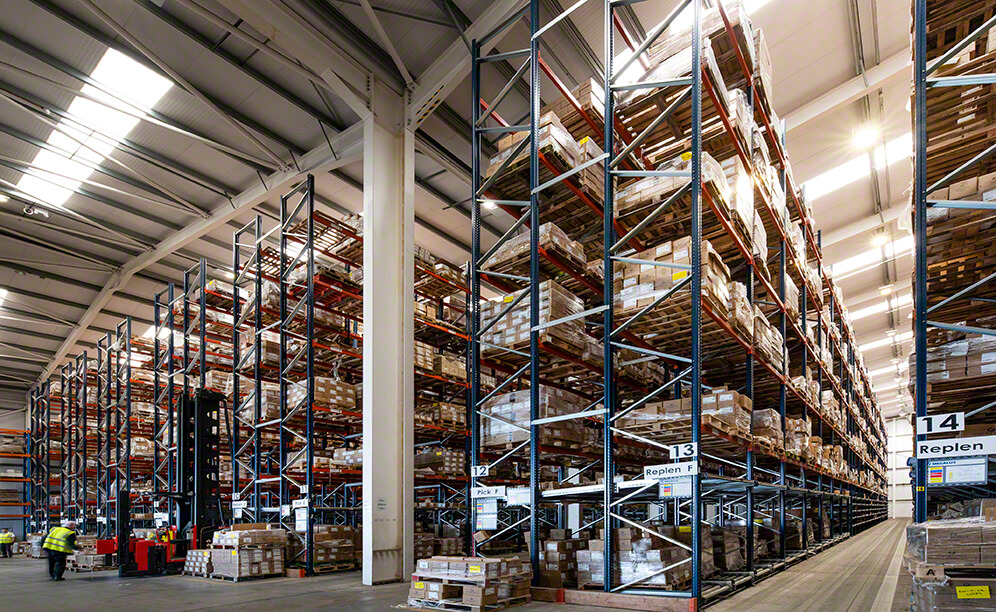 Las estanterías ofrecen una capacidad de almacenaje superior a los 5.000 tarimas