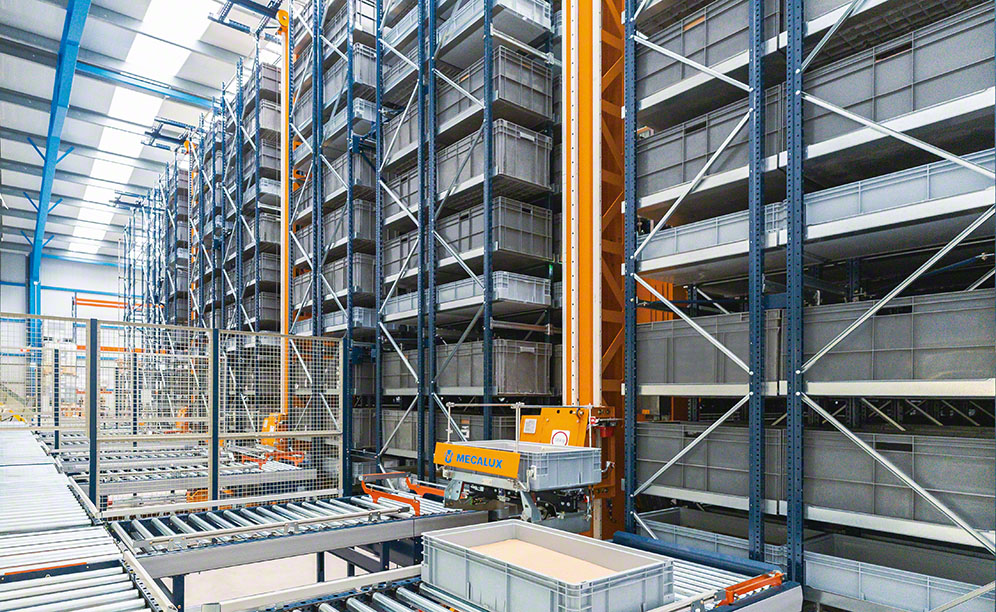 El almacén automatizado gestiona 8.000 cajas en tan solo 625 m²
