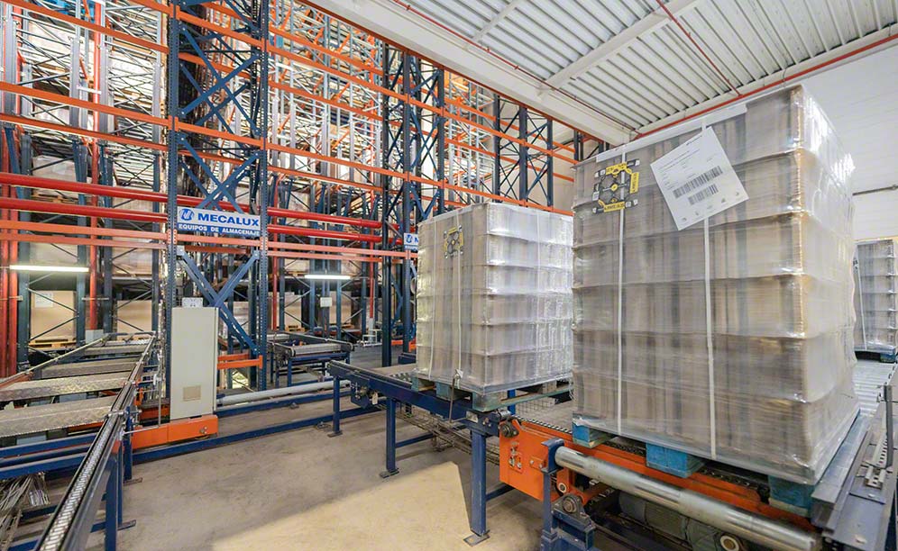 Almacén automatizado de la empresa líder en el sector del packaging Alzamora Group