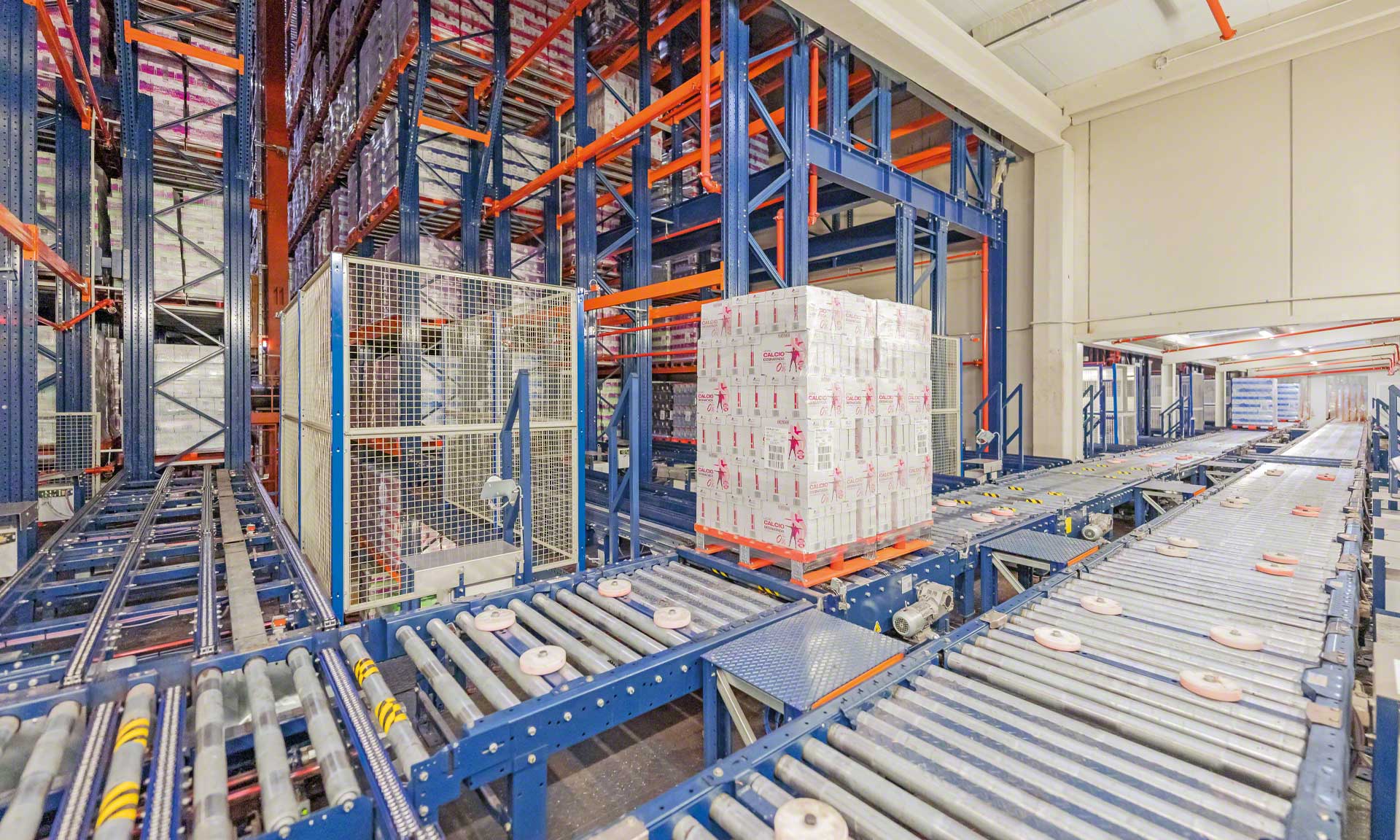Esnelat automatiza su logística con dos almacenes automatizados para productos lácteos