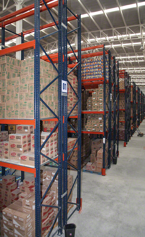 El almacén ofrece una capacidad de almacenaje para 5.512 tarimas